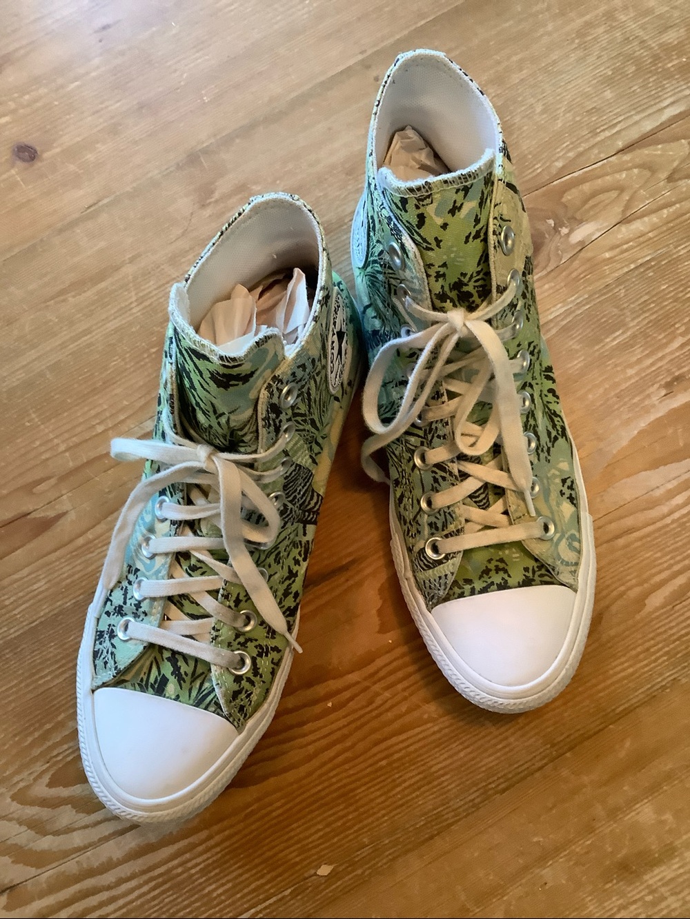 Converse Tropical Print Canvas Chuck Taylor All Star High Tops - Women’s Size 10